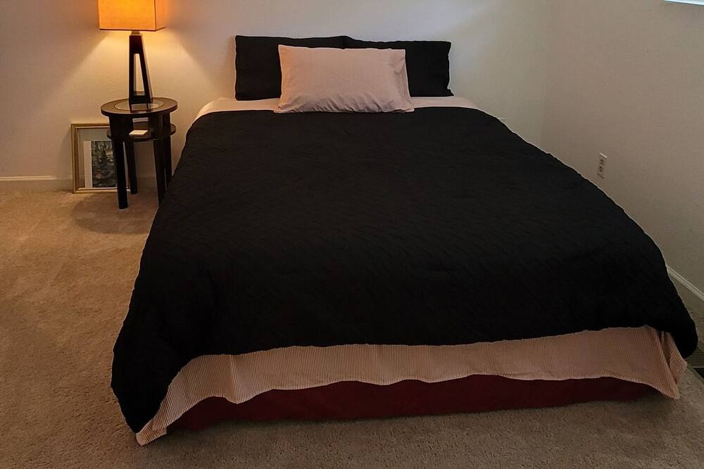 Photo of Bedroom in Oak Harbor