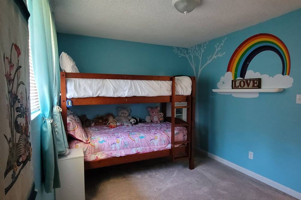Photo of Bedroom in Oak Harbor