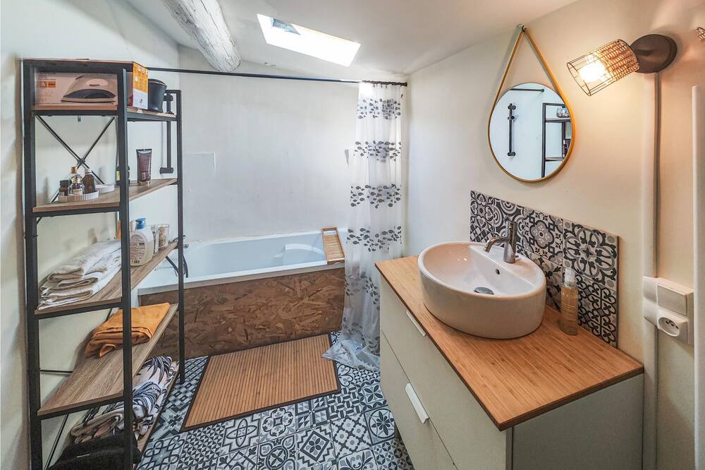 Photo of Bathroom in Capestang