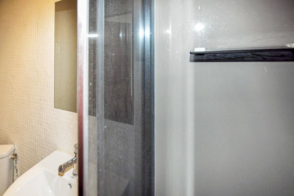 Photo of Bathroom in Estagel