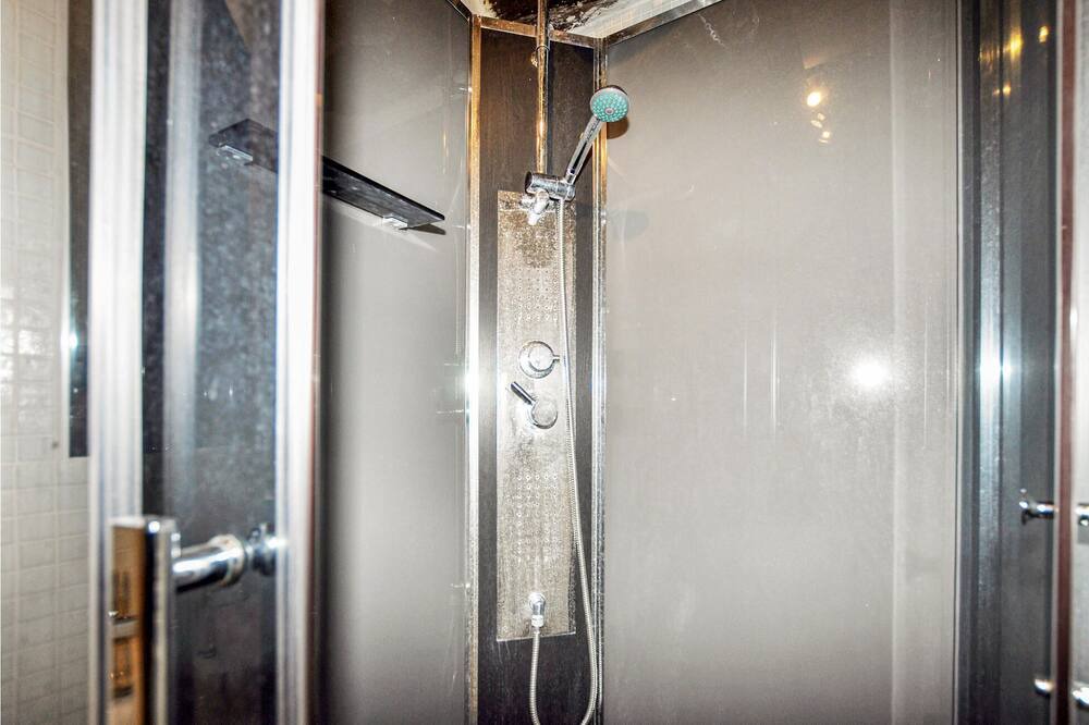 Photo of Bathroom in Estagel