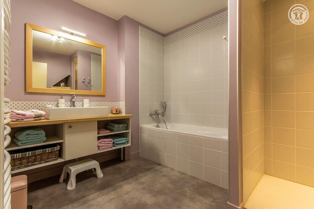 Photo of Bathroom in Solutre-Pouilly