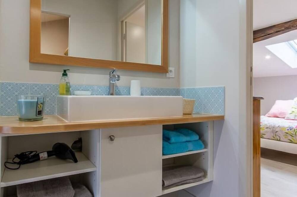 Photo of Bathroom in Solutre-Pouilly