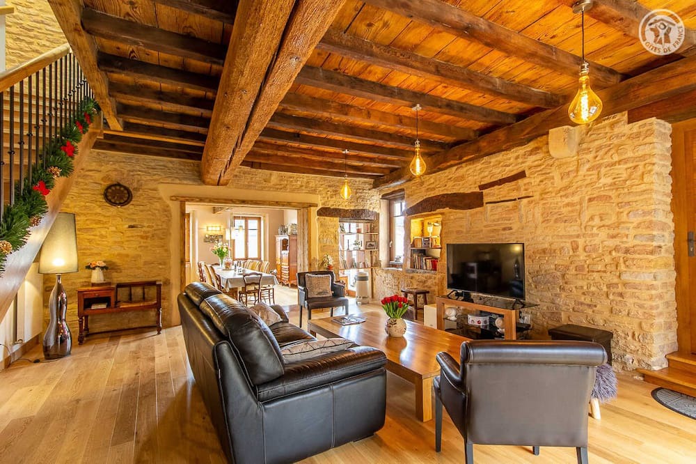 Photo of Livingroom in Solutre-Pouilly