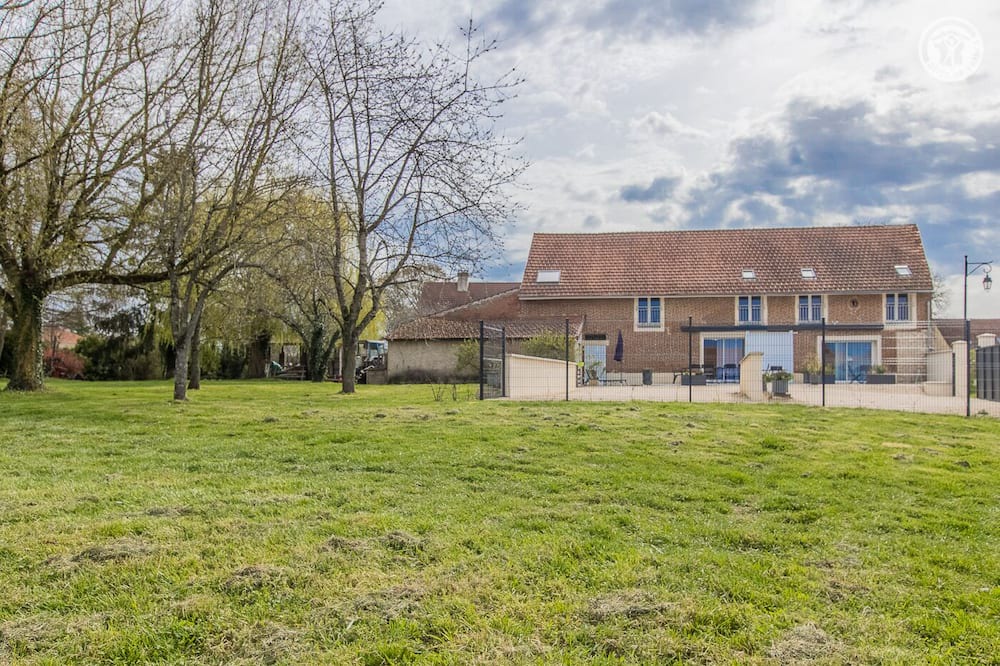 Photo of Outdoor in Pontoux