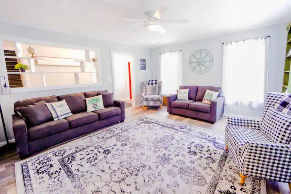 Photo of Livingroom in West Saugerties