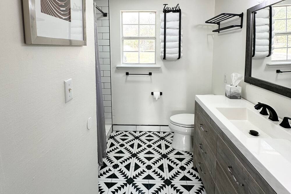 Photo of Bathroom in Driftwood
