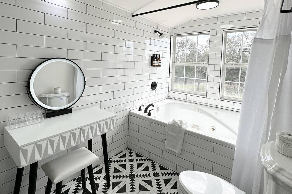 Photo of Bathroom in Driftwood