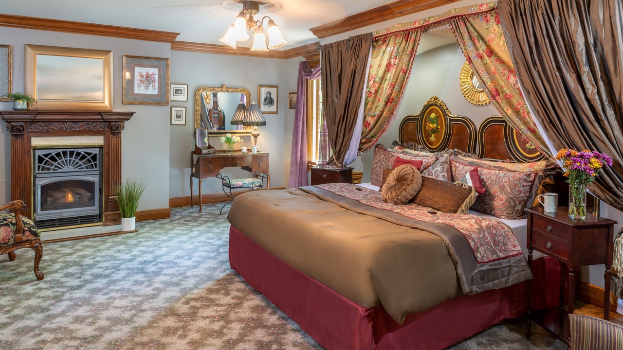 Photo of Bedroom in Eureka Springs Historic District