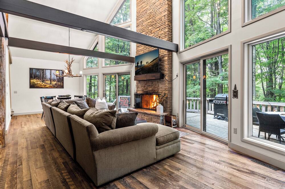 Photo of Livingroom in Ellicottville