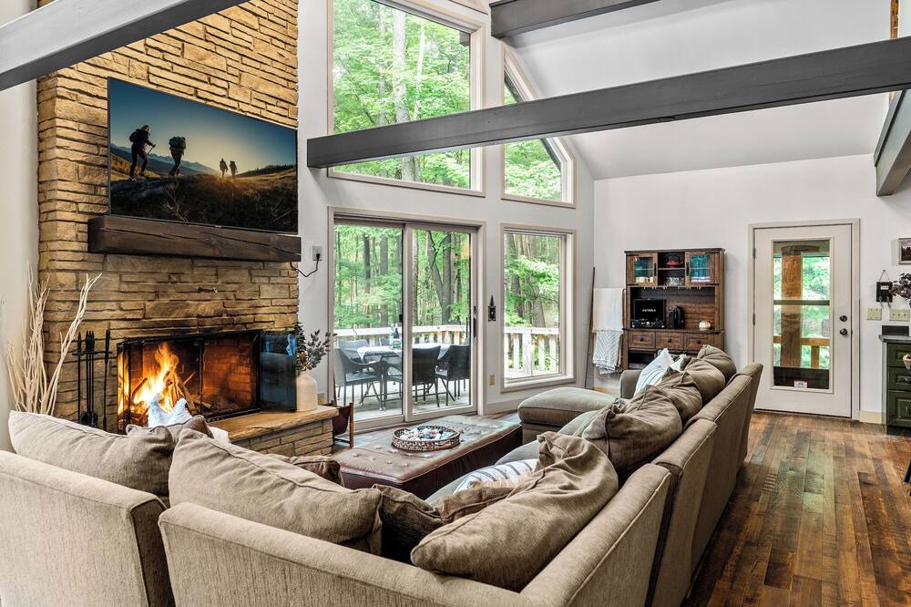 Photo of Livingroom in Ellicottville