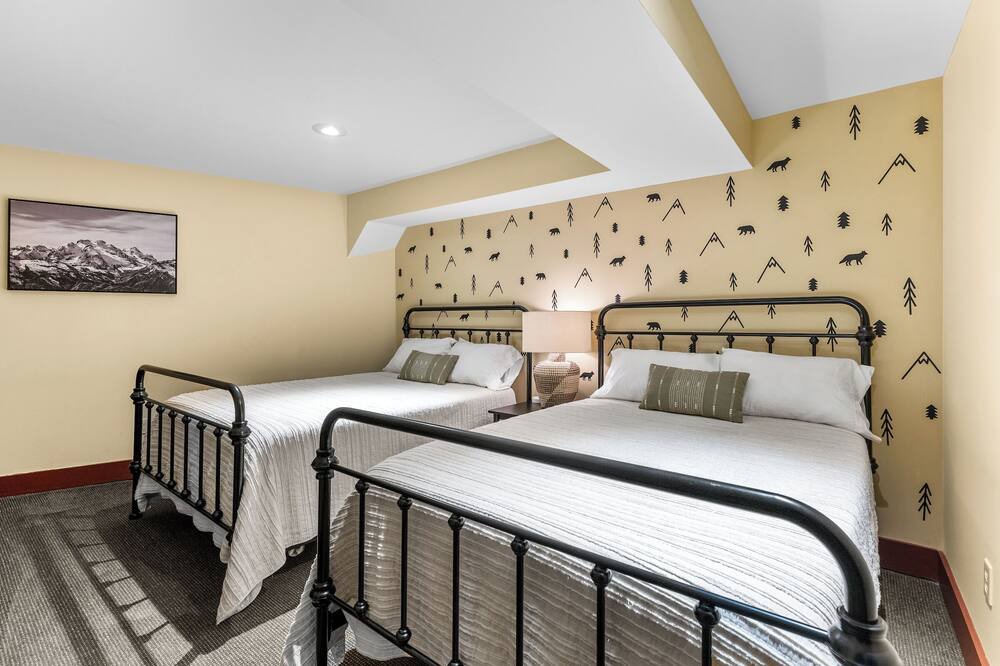 Photo of Bedroom in Ellicottville