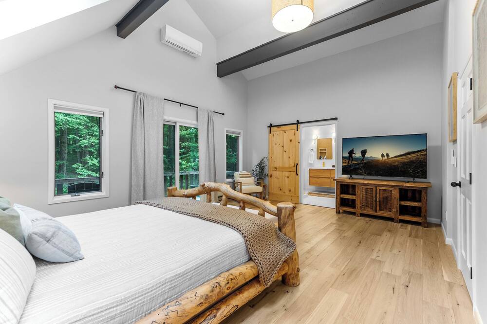 Photo of Bedroom in Ellicottville