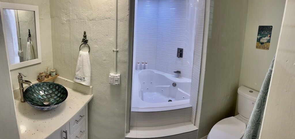 Photo of Bathroom in Weeki Wachee Gardens