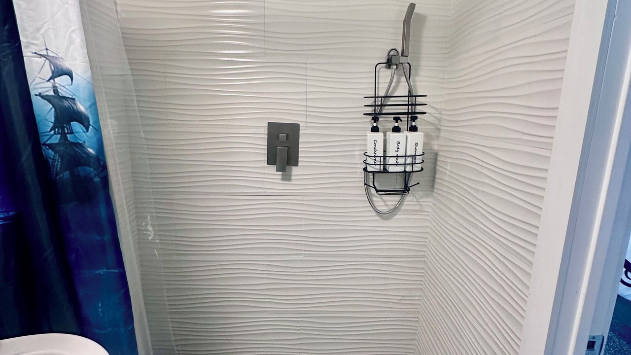 Photo of Bathroom in Weeki Wachee Gardens