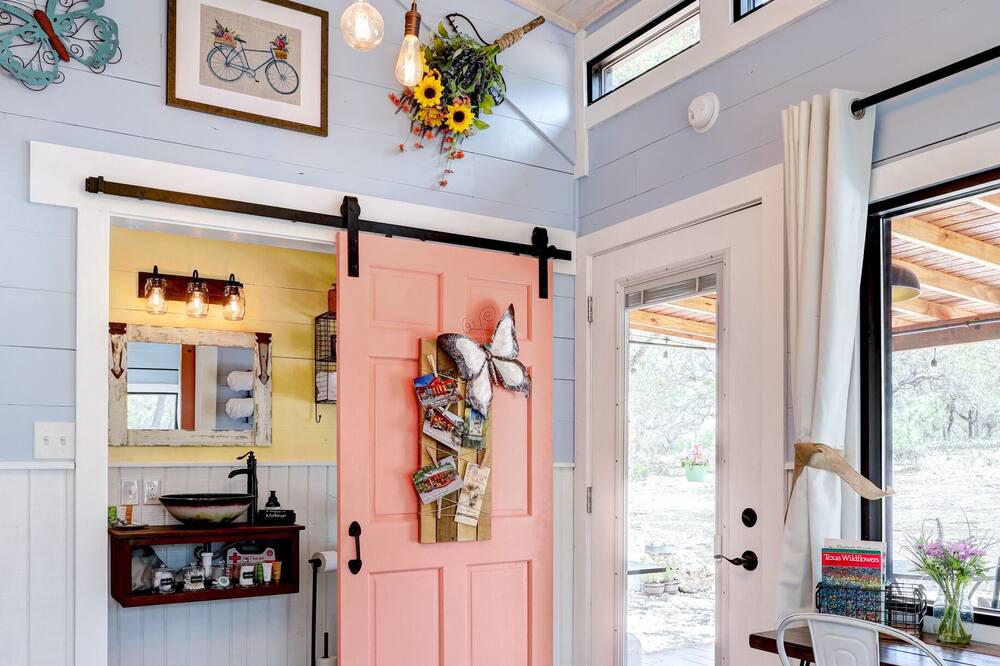 Photo of Livingroom in Hondo