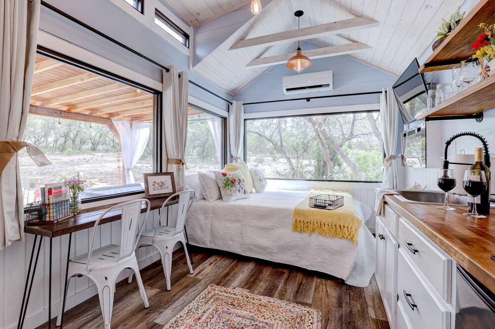 Photo of Bedroom in Hondo