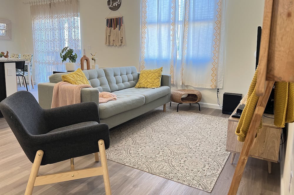 Photo of Livingroom in Pleasant Valley