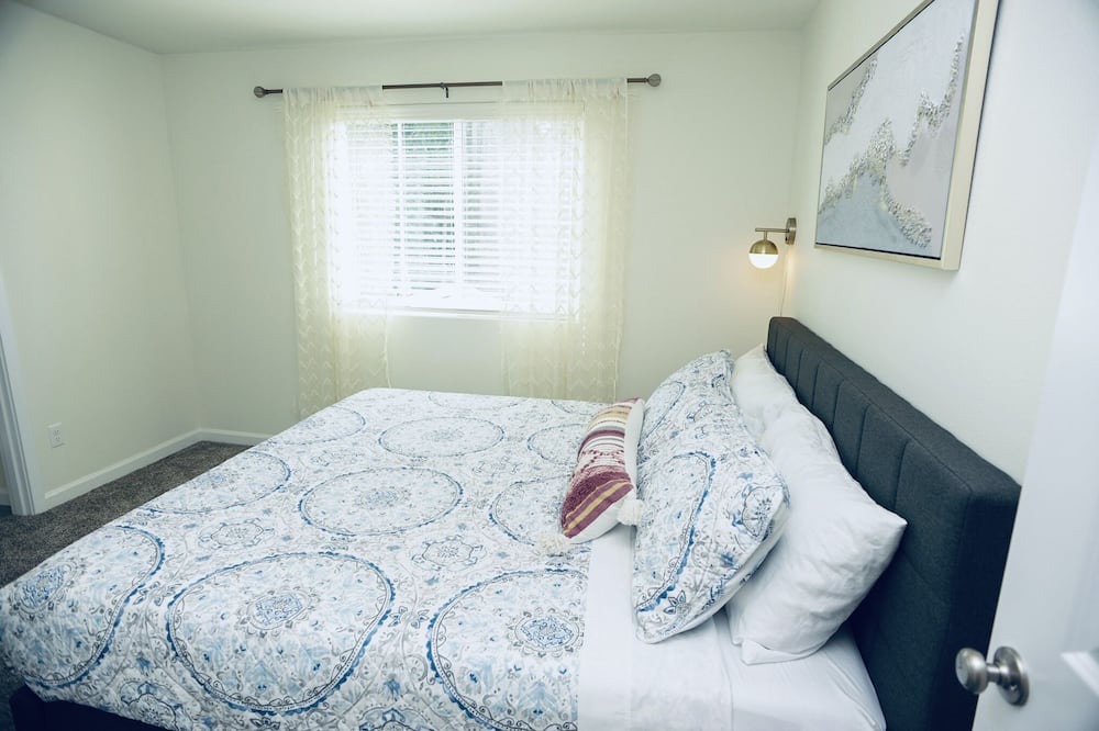 Photo of Bedroom in Pleasant Valley