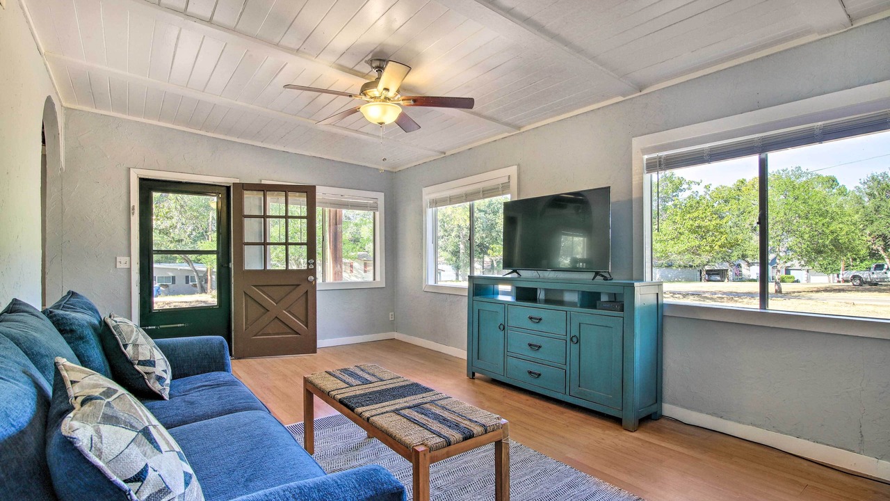 Photo of Livingroom in Granite Shoals