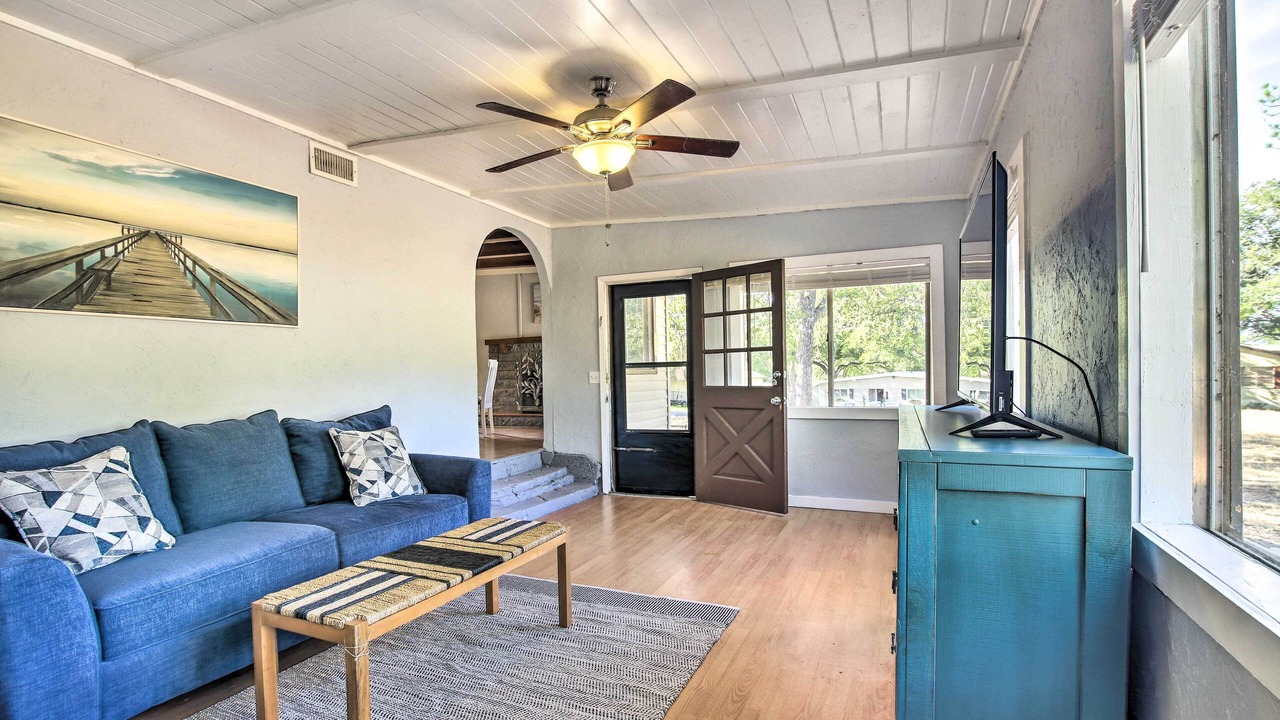 Photo of Livingroom in Granite Shoals