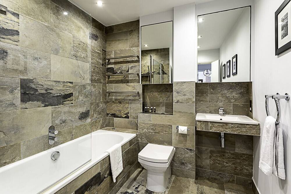 Photo of Bathroom in Queenhithe