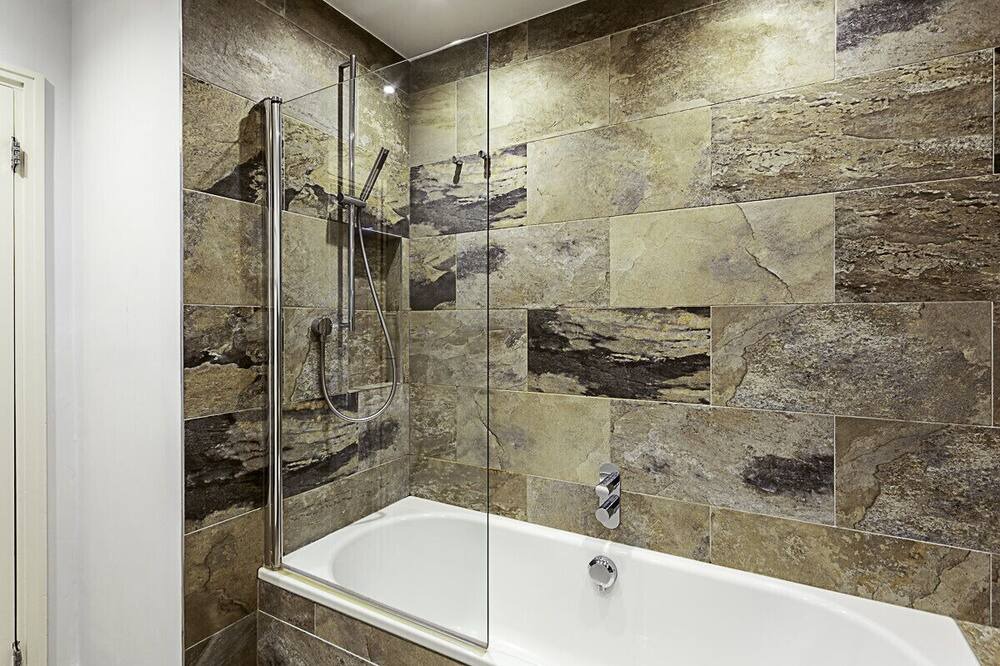 Photo of Bathroom in Queenhithe