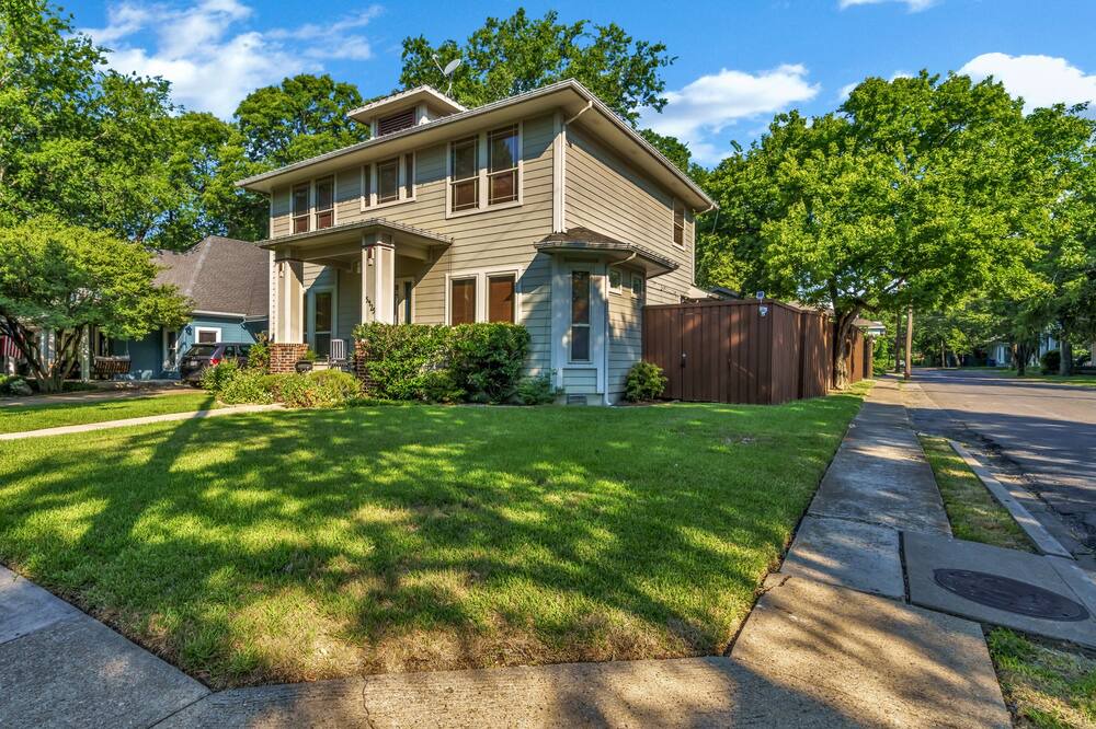 Photo of Outdoor in Junius Heights