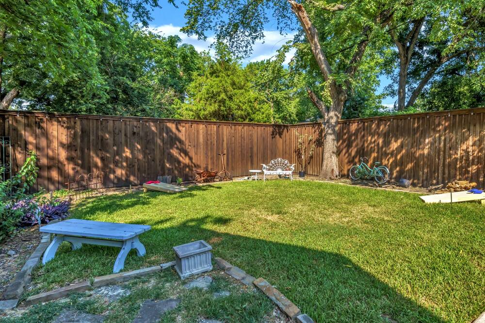 Photo of Outdoor in Junius Heights