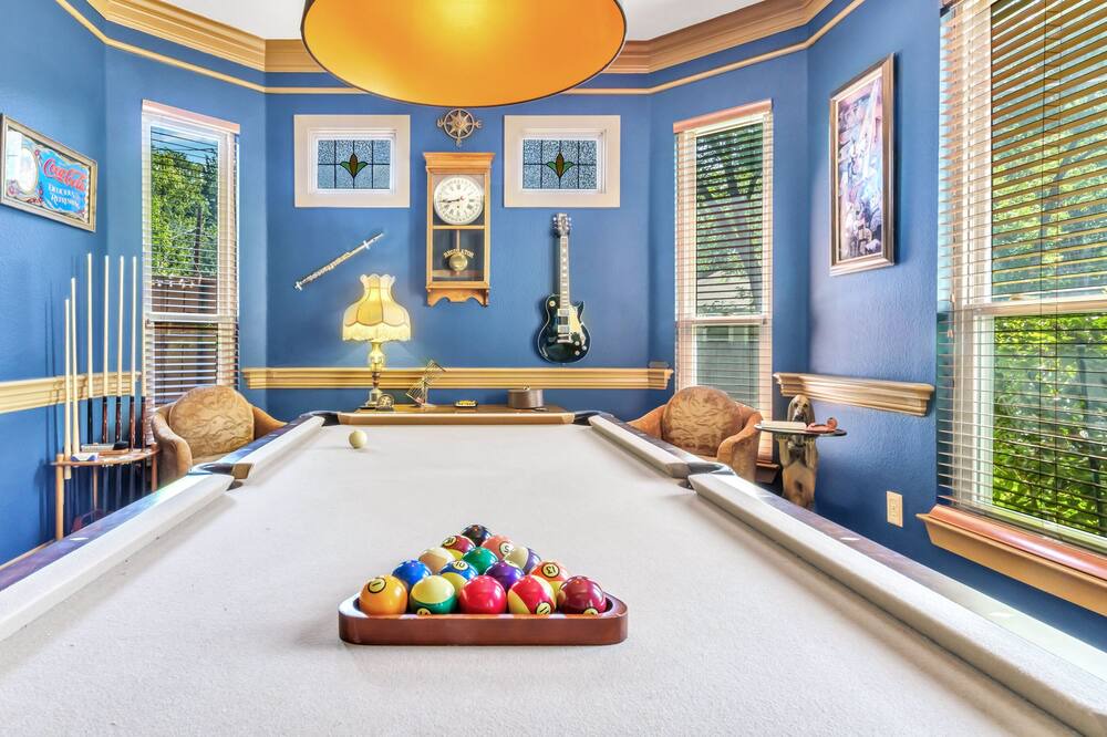 Photo of Bedroom in Junius Heights