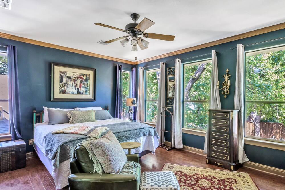 Photo of Bedroom in Junius Heights