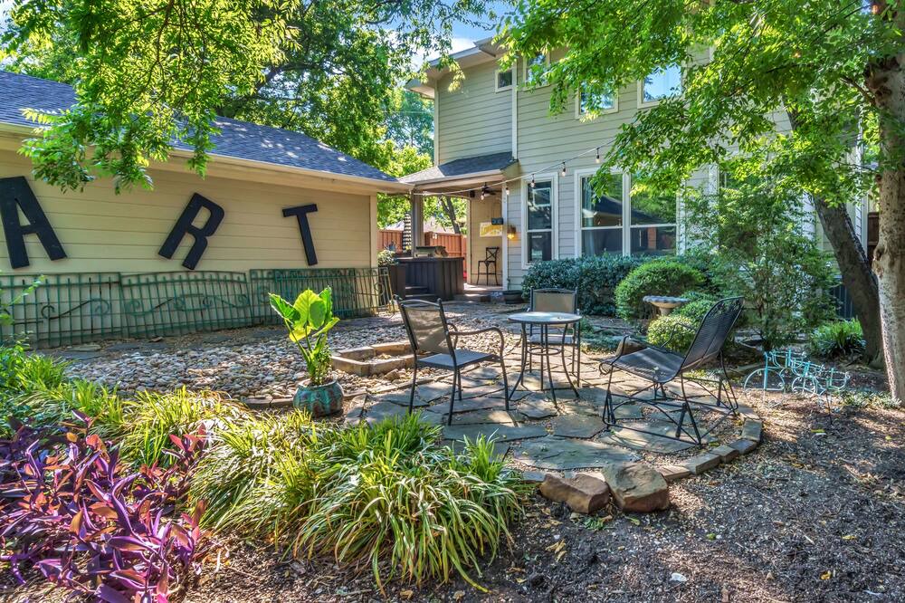 Photo of Outdoor in Junius Heights