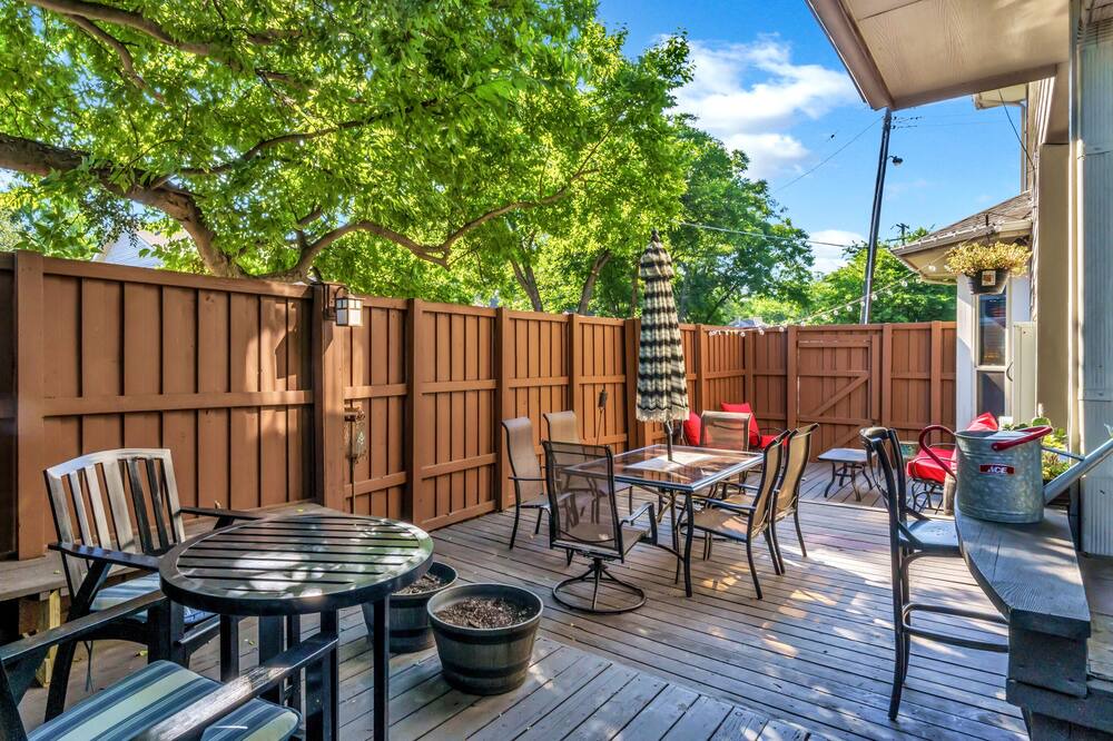Photo of Patio Balcony in Junius Heights