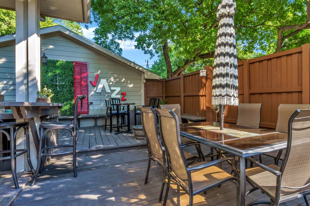 Photo of Patio Balcony in Junius Heights