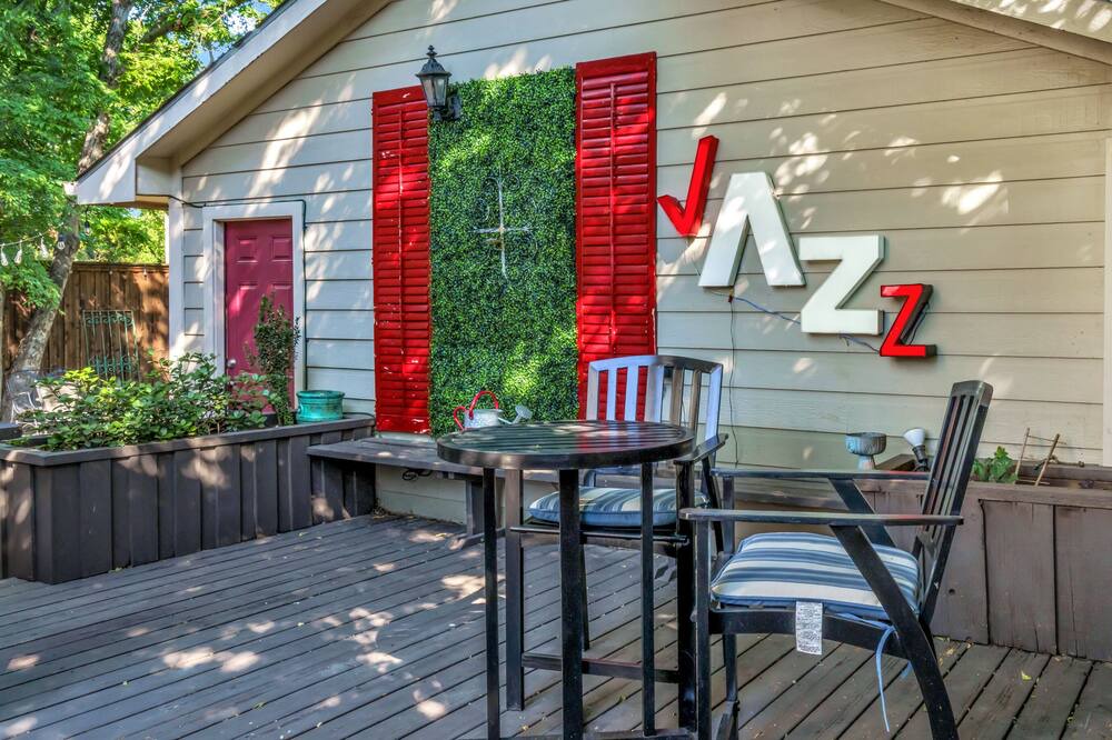 Photo of Patio Balcony in Junius Heights