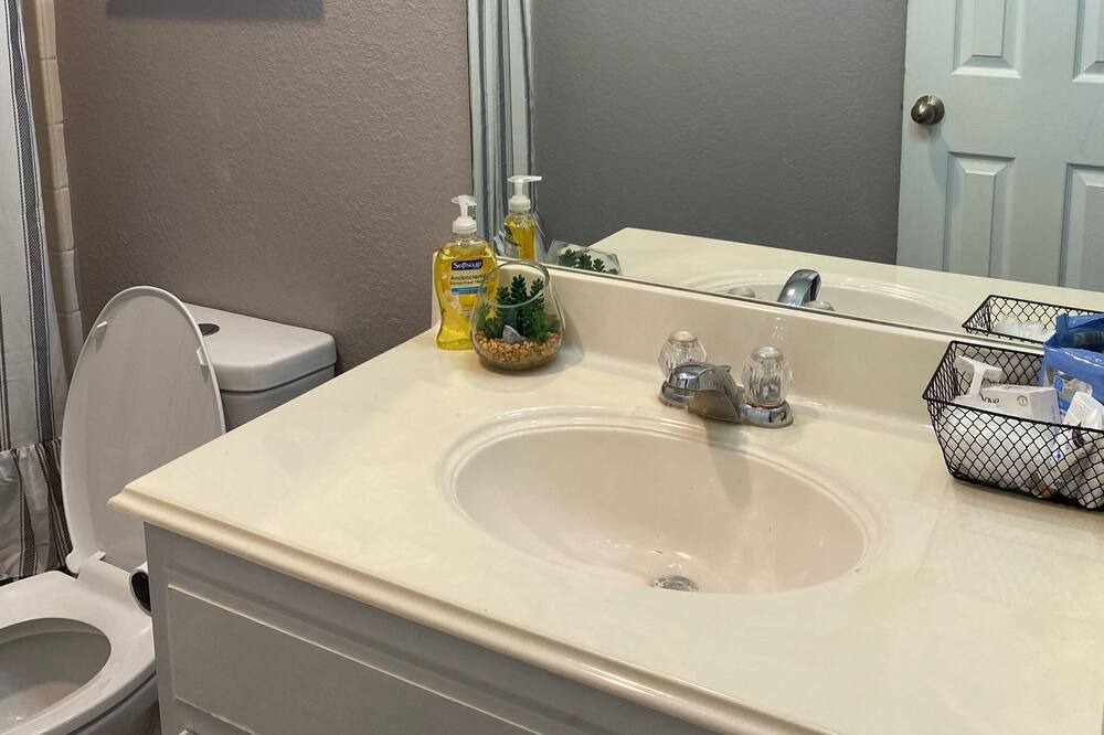 Photo of Bathroom in North by Northwest