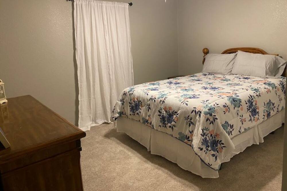 Photo of Bedroom in North by Northwest