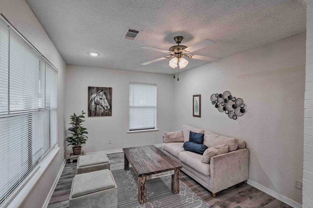 Photo of Livingroom in Pilot Point