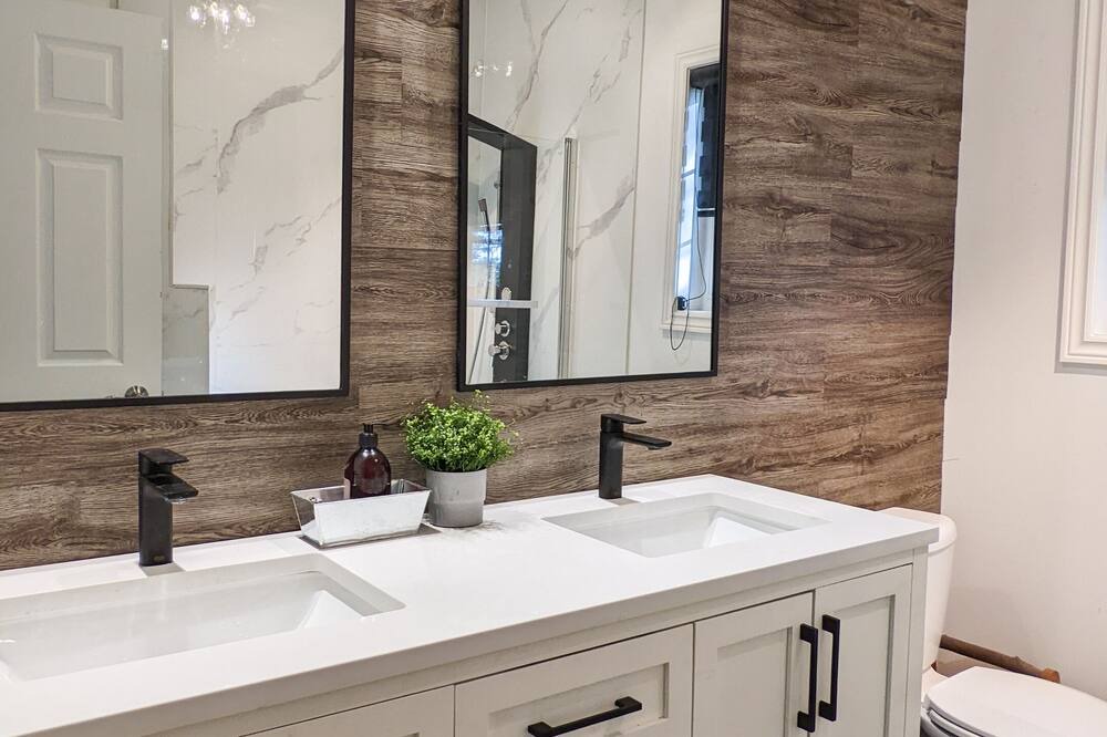 Photo of Bathroom in Gravenhurst