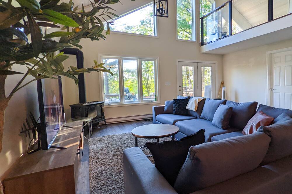 Photo of Livingroom in Gravenhurst