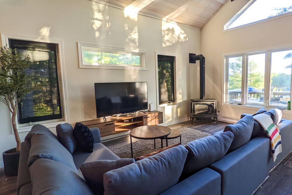 Photo of Livingroom in Gravenhurst