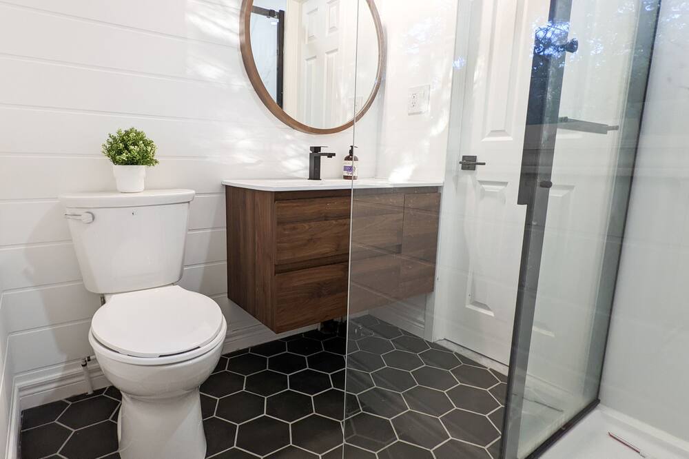 Photo of Bathroom in Gravenhurst