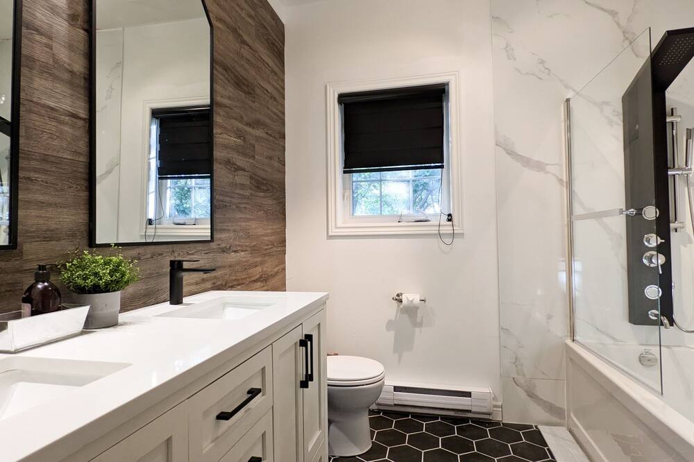 Photo of Bathroom in Gravenhurst