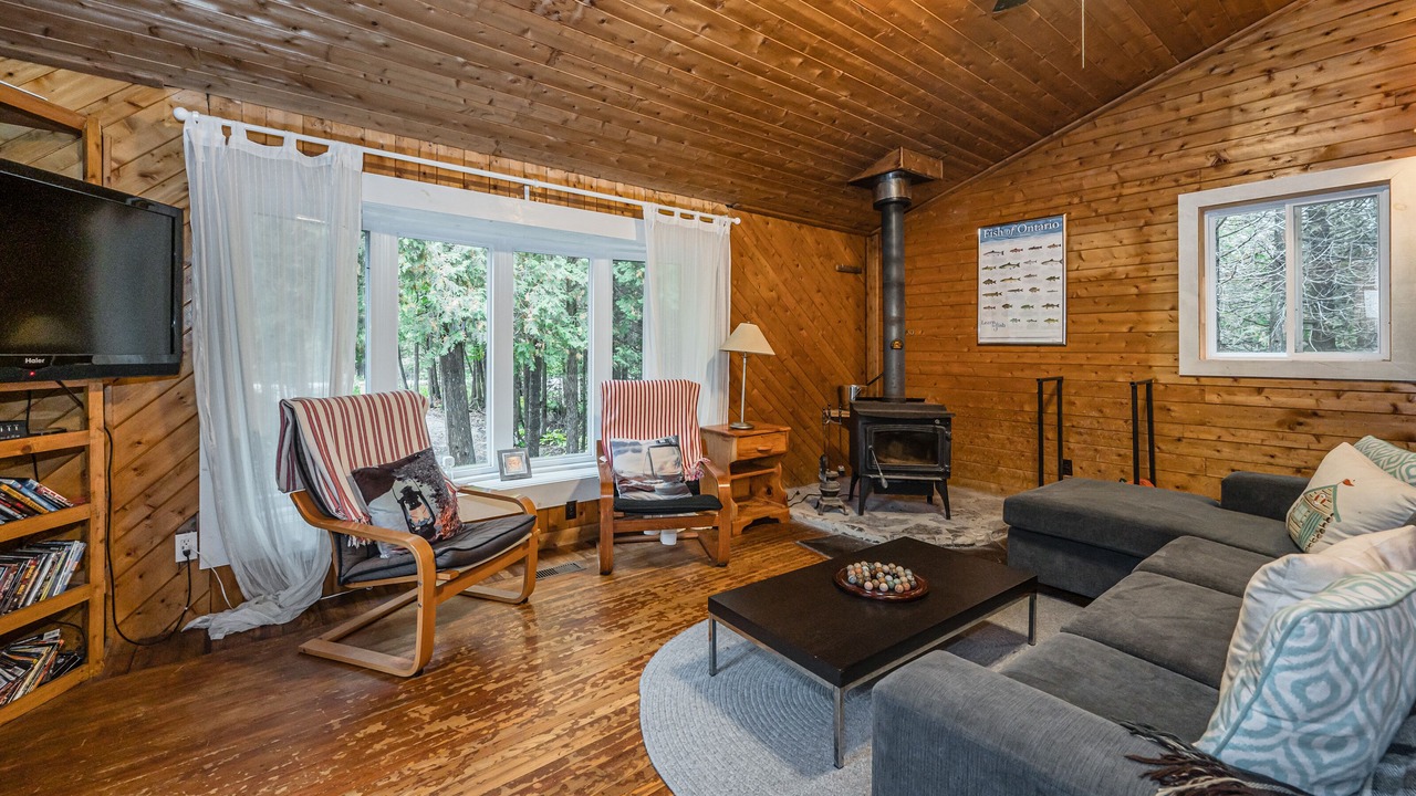 Photo of Livingroom in Miller Lake