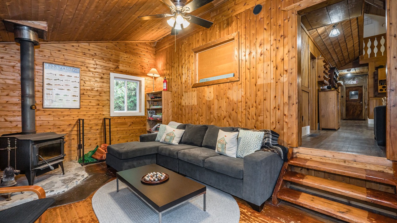 Photo of Livingroom in Miller Lake