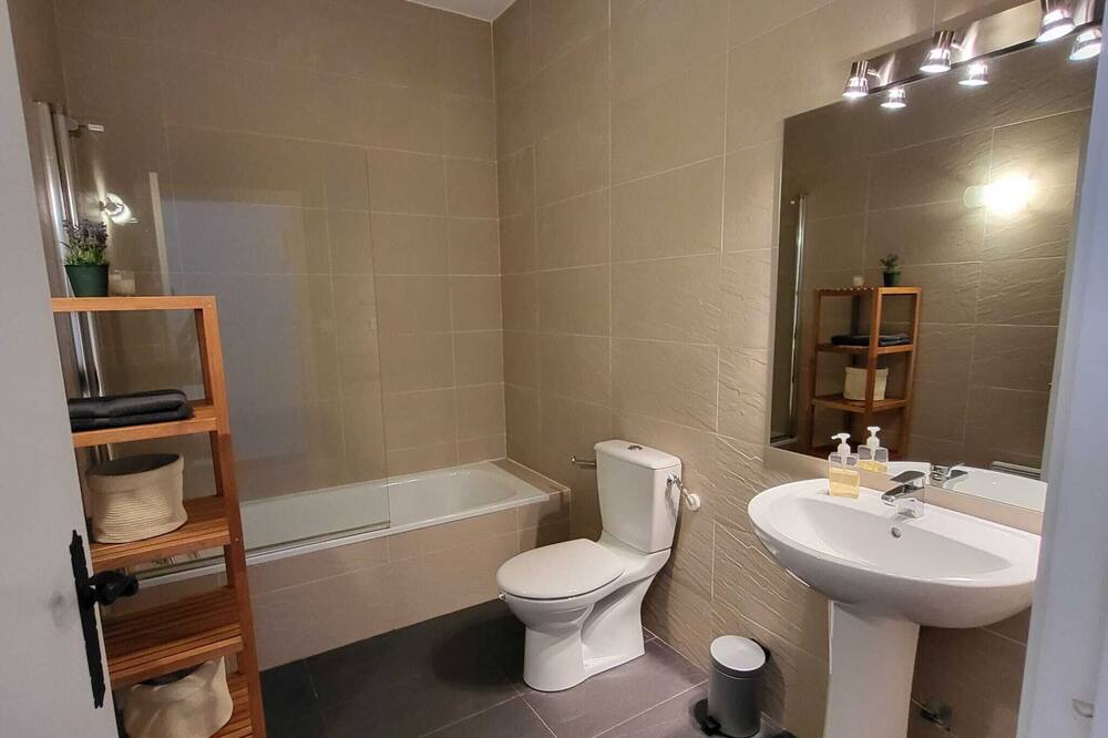 Photo of Bathroom in Err