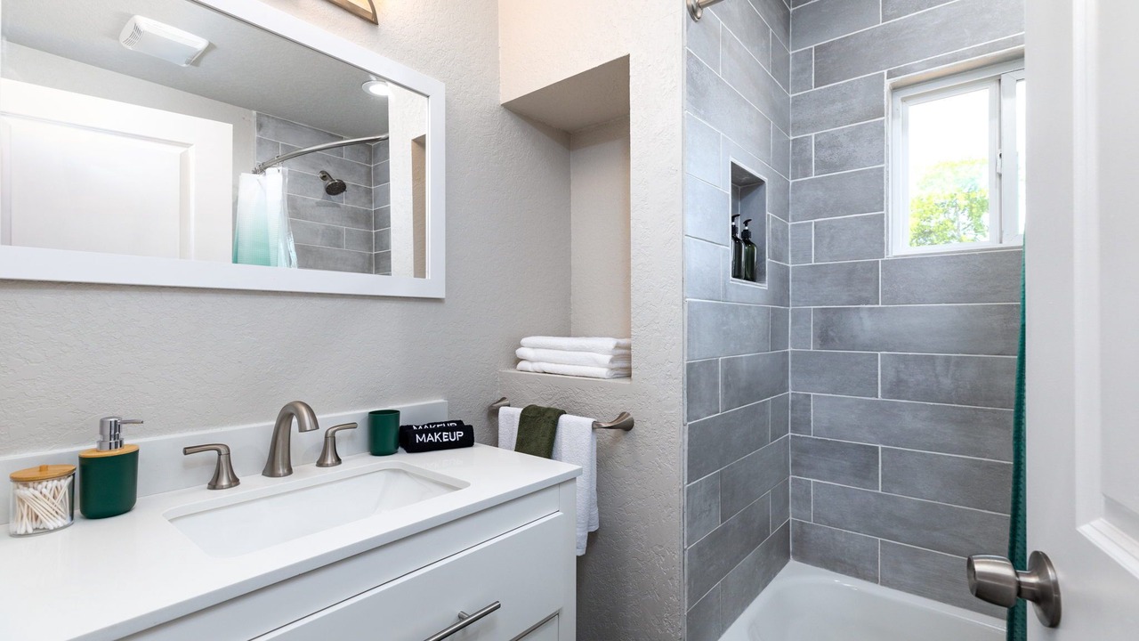 Photo of Bathroom in Northwest Los Angeles Heights