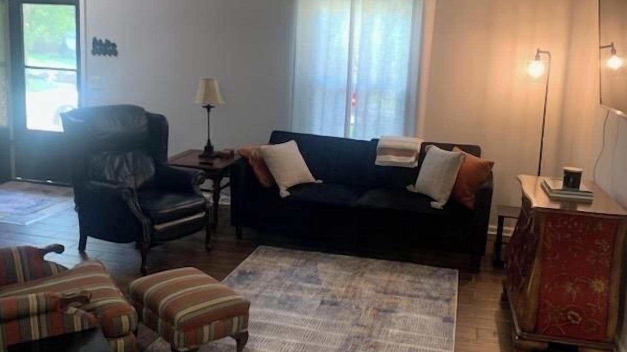 Photo of Livingroom in West Meade