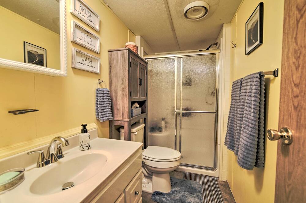 Photo of Bathroom in La Follette
