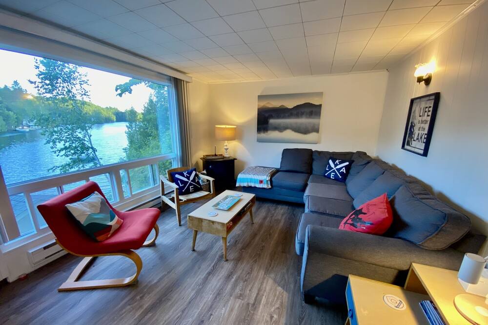 Photo of Livingroom in Val-des-Monts